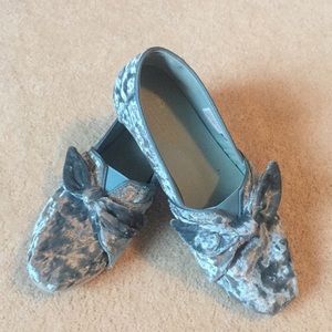 Toms Shoes - Toms Blue Velvet Slip-ons 7.5 Toms Shoes - Toms Blue Velvet Slip-ons 7.5